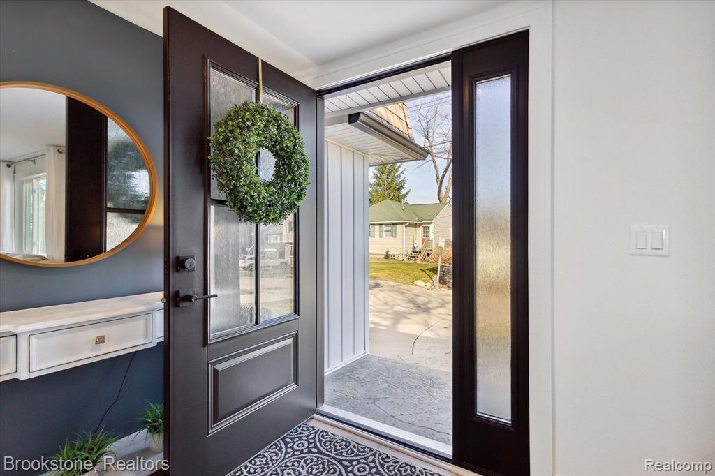 633 DETROIT Avenue, Lake Orion, MI 48362 — Photo 21