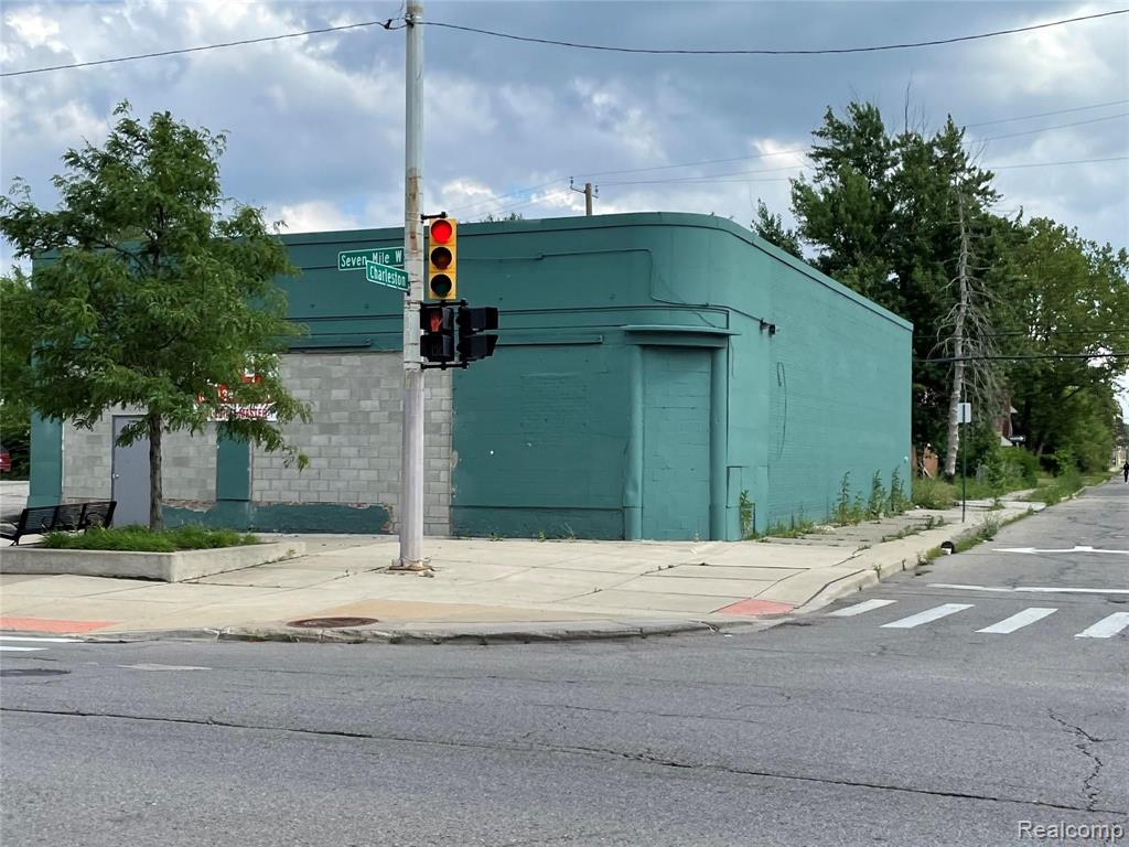 341 W 7 MILE Road, Highland Park, MI 48203 — Photo 2