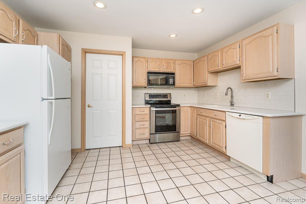 8187 Sawgrass Trail, Grand Blanc, MI 48439 — Photo 22