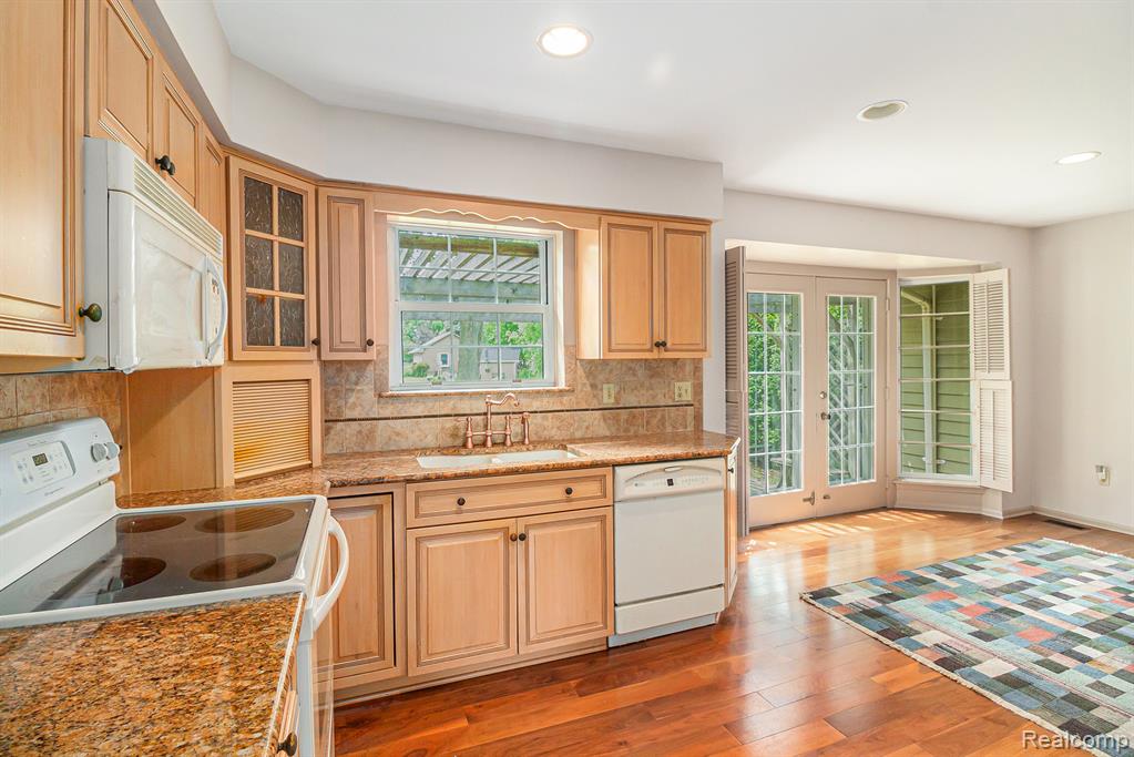 6392 McKenzie Drive, Flint, MI 48507 — Photo 14