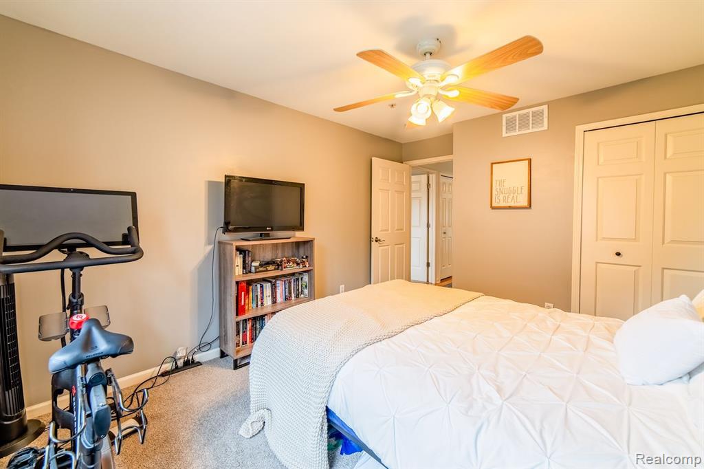 17026 FARMINGTON Road, Livonia, MI 48154 — Photo 23