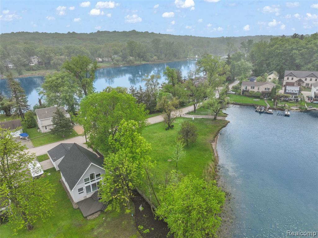 8844 RIVERSIDE Drive, Brighton, MI 48116 — Photo 3