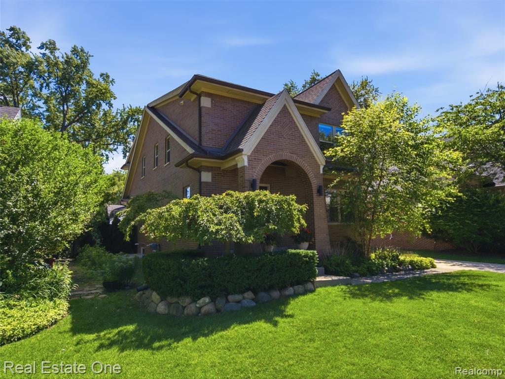 10125 Borgman Avenue, Huntington Woods, MI — Photo 4