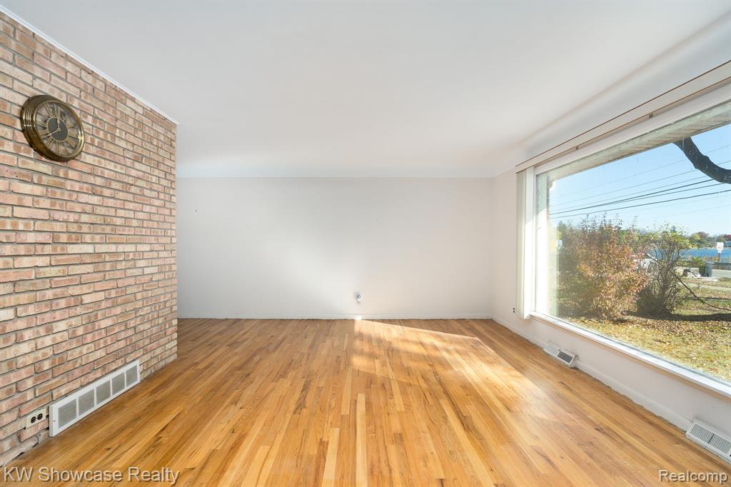 5274 Cooley Lake Road, Waterford, MI 48327 — Photo 19