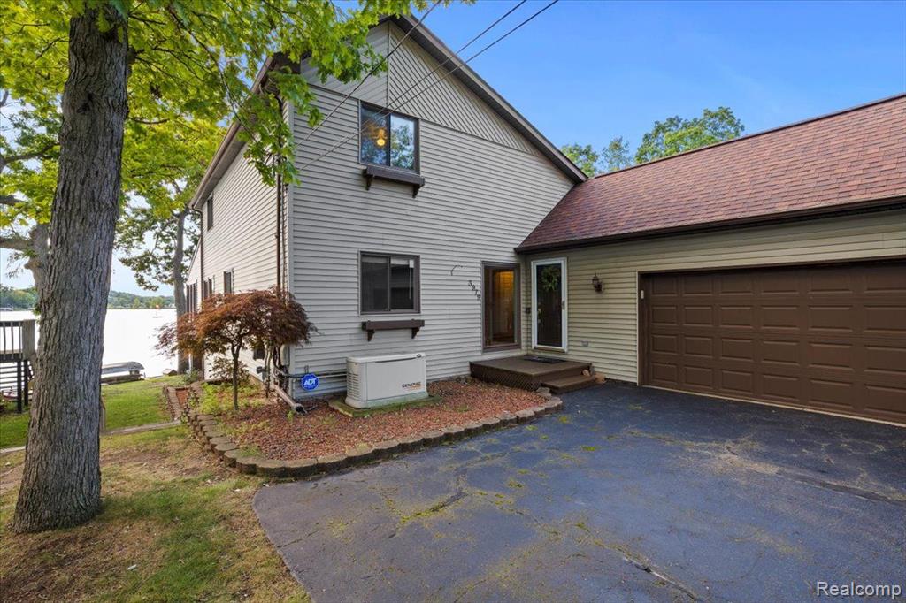 3979 LOTUS Drive, Waterford, MI 48329 — Photo 2