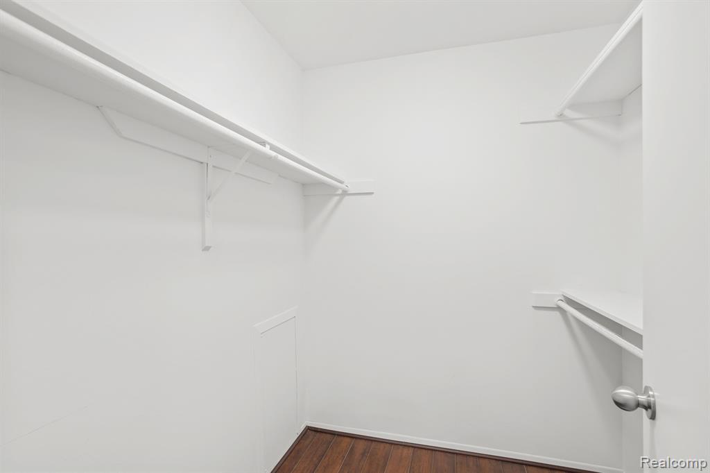 37161 DEER RUN Drive, Farmington Hills, MI 48331 — Photo 16
