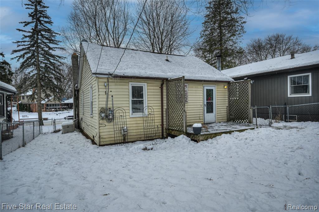 8421 Lagoon Street, Commerce Twp, MI 48382 — Photo 36