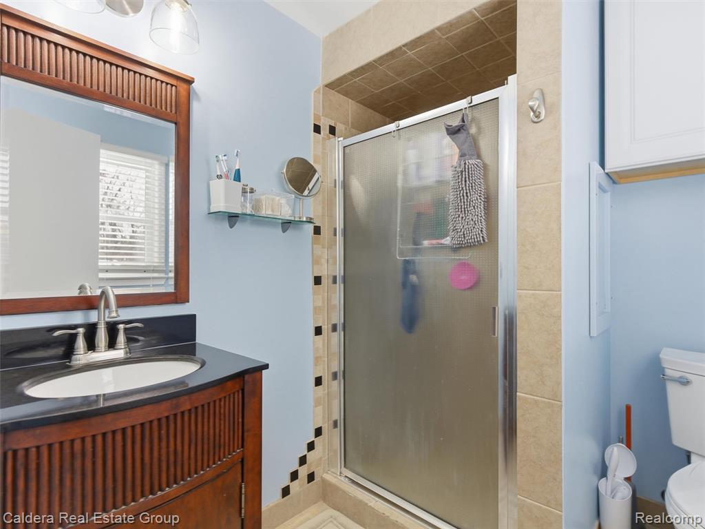 5920 Montgomery Drive, Utica, MI 48316 — Photo 41