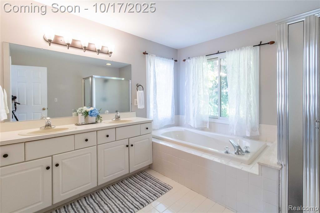 4070 Blue Heron Drive, Auburn Hills, MI 48326 — Photo 39
