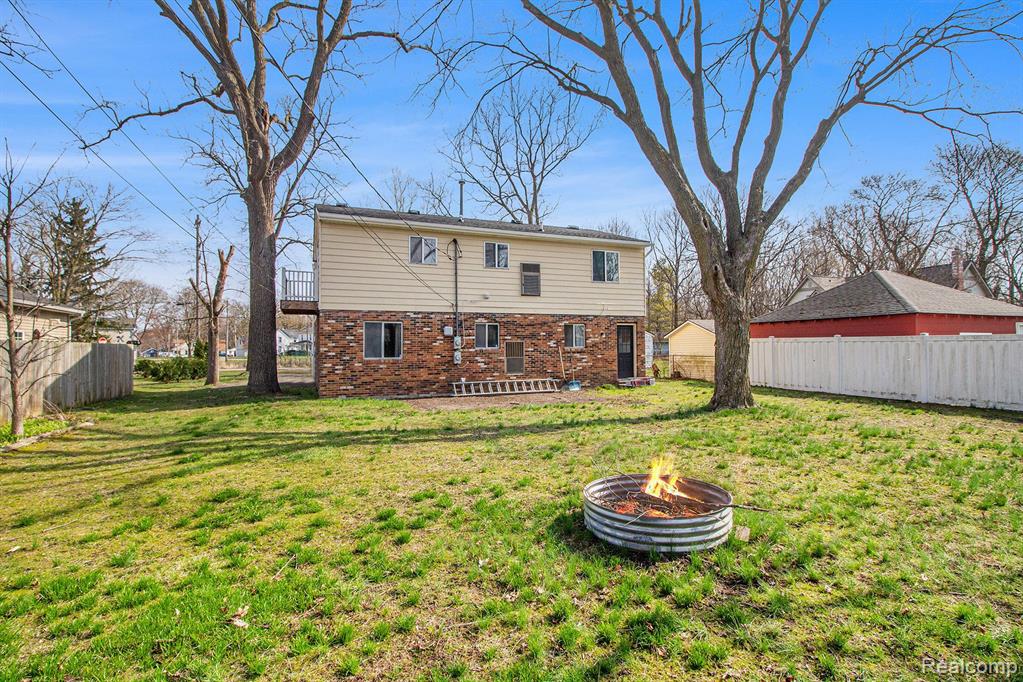 415 RAILROAD Street, Howell, MI 48843 — Photo 13