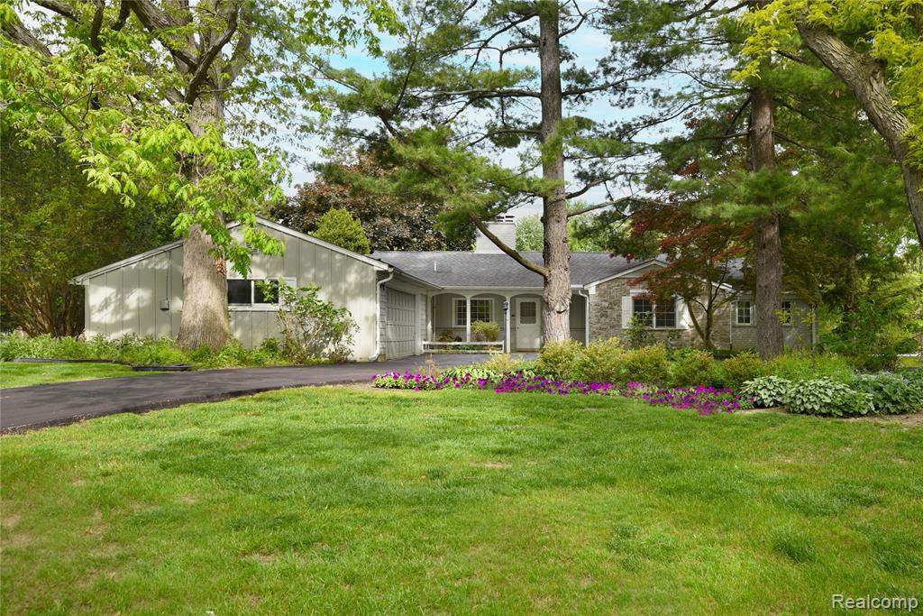 2026 W Bend Court, Bloomfield Hills, MI 48302 — Photo 4