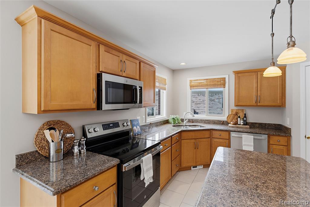 46448 Leanna Drive, Macomb, MI 48044 — Photo 17