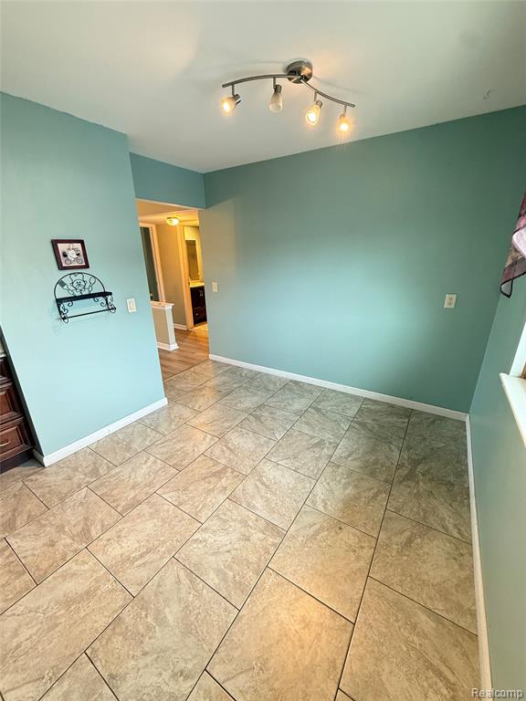 8260 Crestview Drive, Sterling Heights, MI 48312 — Photo 5
