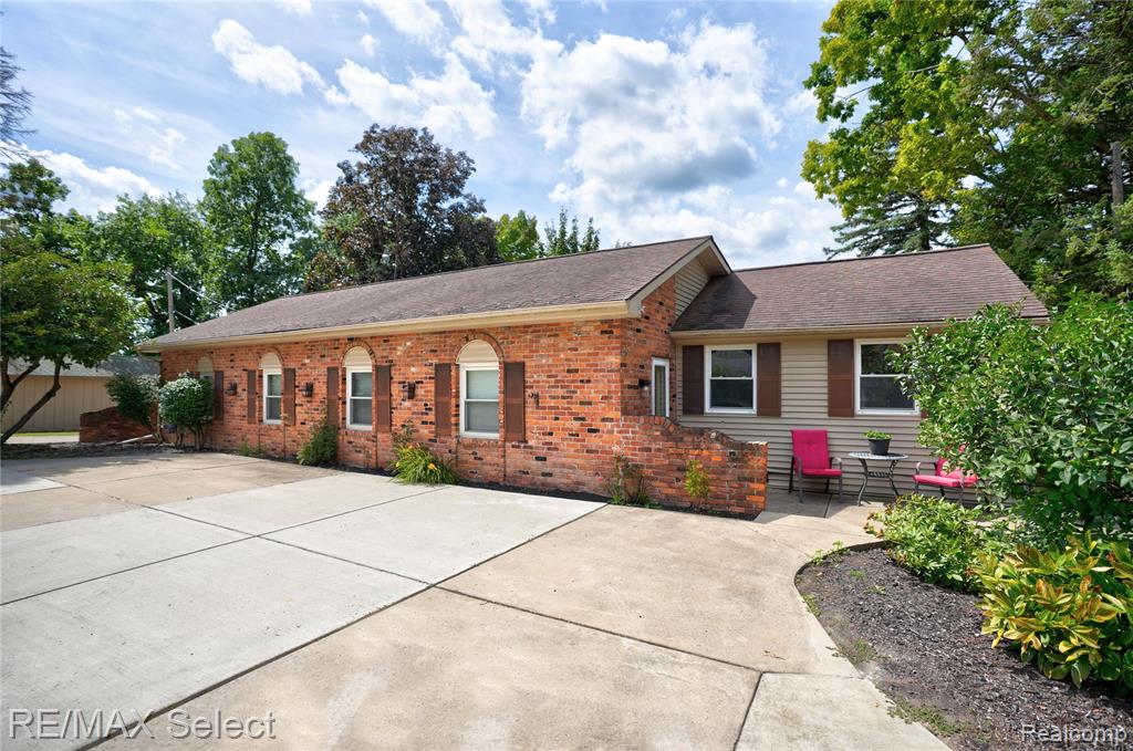 16172 Crest Drive, Linden, MI 48451 — Photo 2