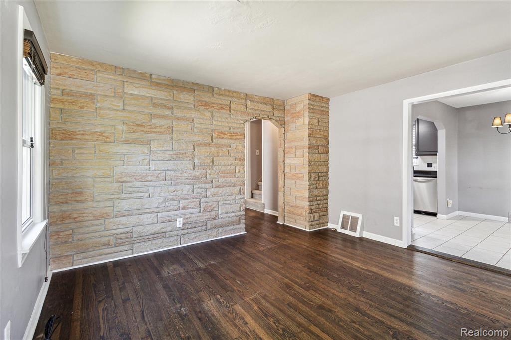 812 N KENWOOD Avenue, Royal Oak, MI 48067 — Photo 8