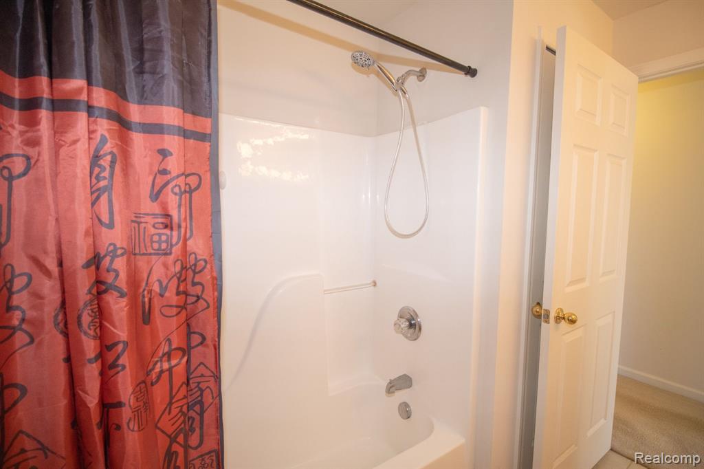 7051 MAGNOLIA Lane, Waterford, MI 48327 — Photo 28