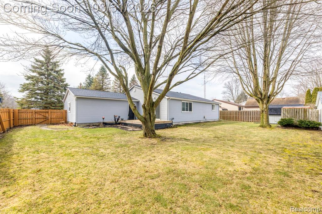 3264 Lake Drive, Fort Gratiot, MI 48059 — Photo 6