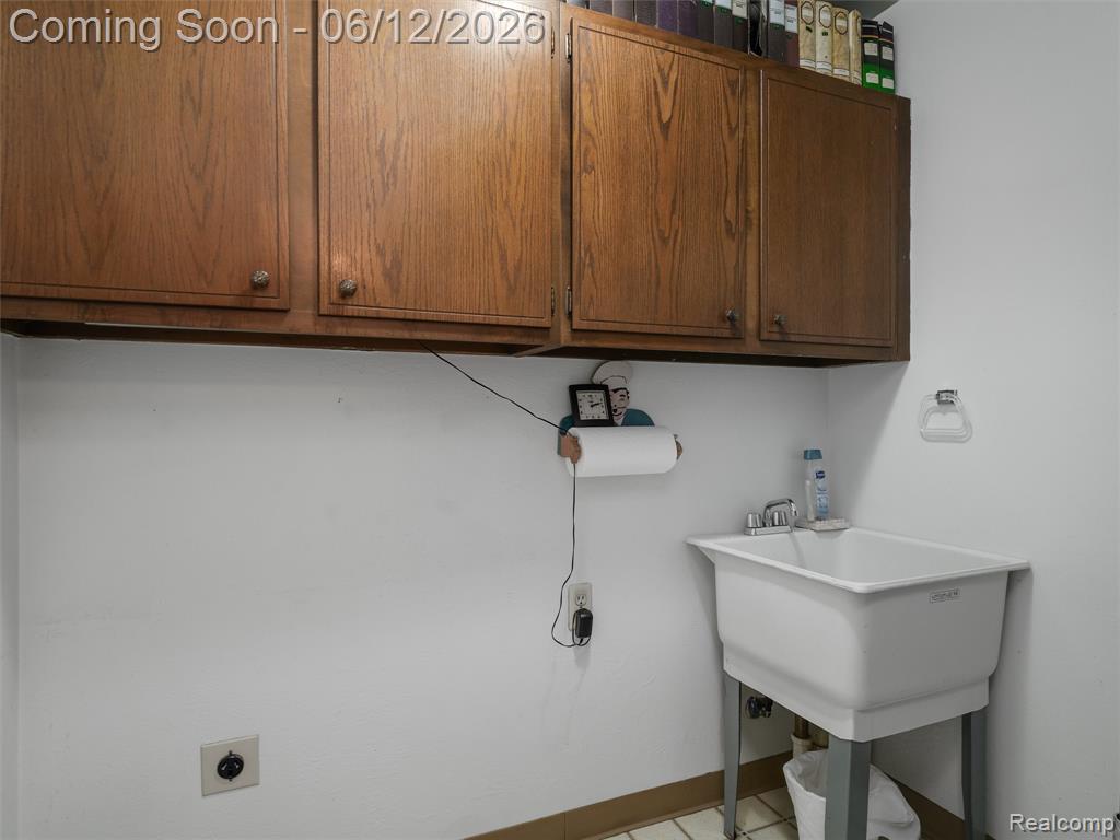 5057 Prentis Drive, Troy, MI 48085 — Photo 17