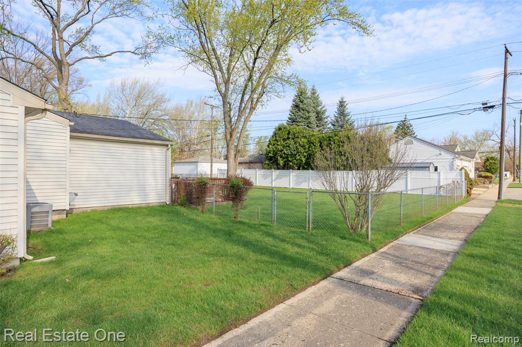 28612 Donnelly Street, Garden City, MI — Photo 21