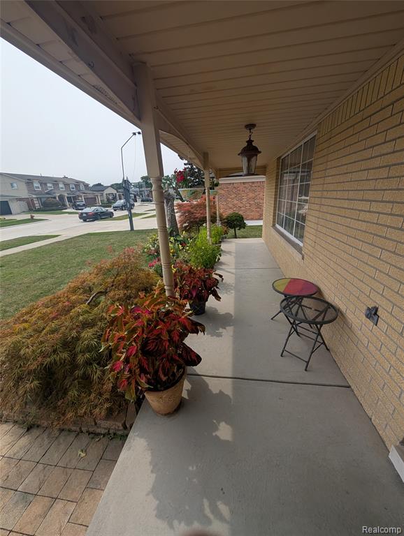 27072 Simone Street, Dearborn Heights, MI 48127