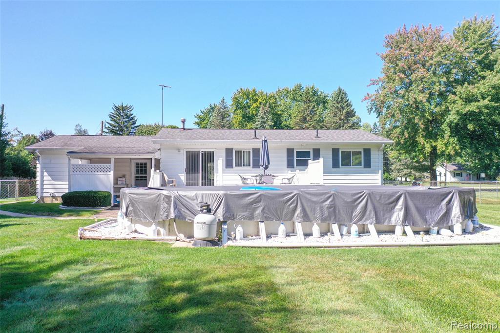 4243 Moulton Drive, Flint, MI 48507 — Photo 9