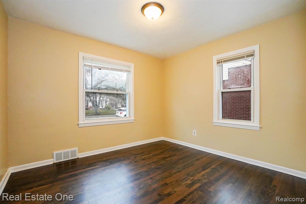 604 KINGSBURY Avenue, Dearborn, MI 48128 — Photo 11