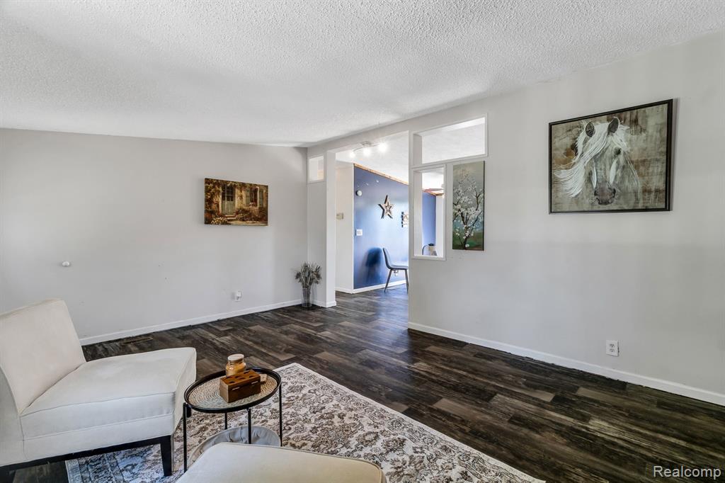 910 E MCARTHUR Street, Corunna, MI 48817 — Photo 11