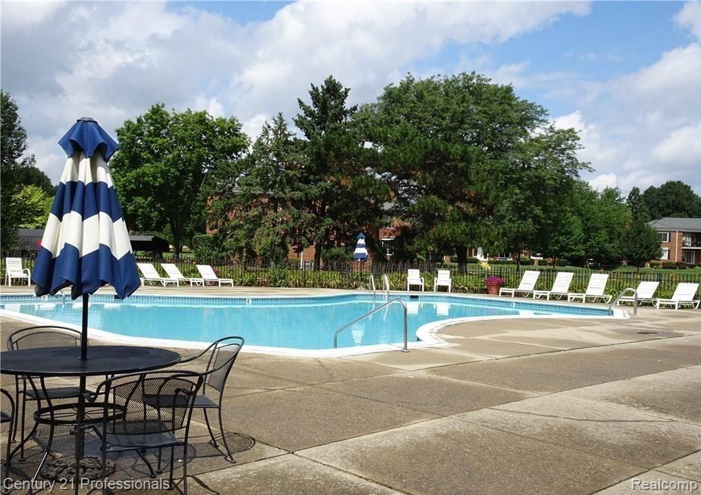 616 E Fox Hills Drive, Bloomfield Hills, MI 48304 — Photo 16