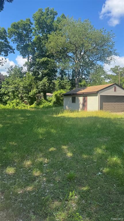 718 W Baker Road, Highland, MI — Photo 12