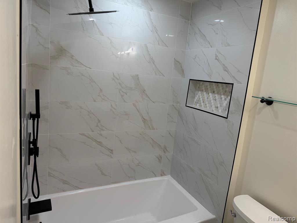 47643 ORMSKIRK Drive, Canton, MI 48188 — Photo 23
