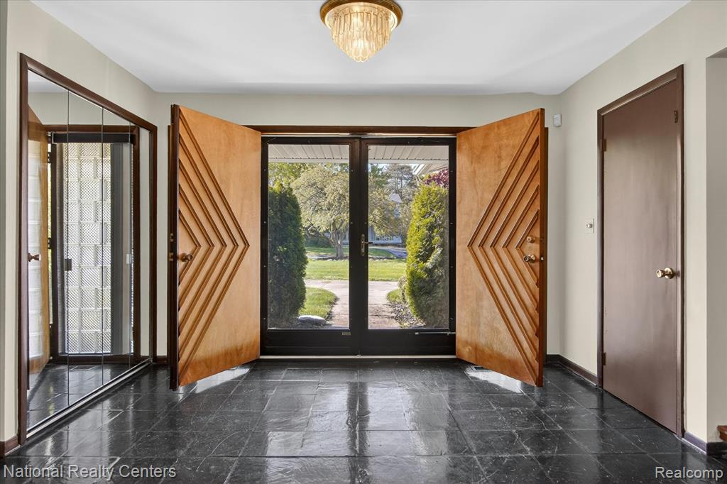 21730 Riverview Drive, Beverly Hills, MI 48025 — Photo 6
