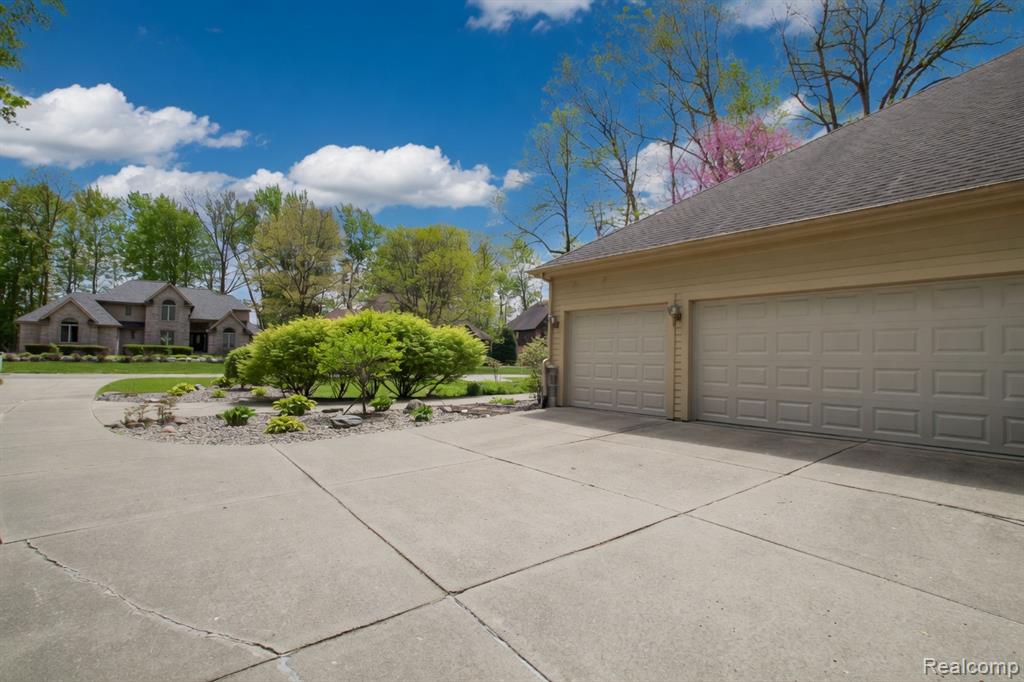 1305 Kings Pointe Road, Grand Blanc, MI 48439 — Photo 20