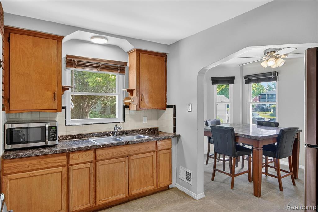 9821 Manistique Street, Detroit, MI 48224 — Photo 5