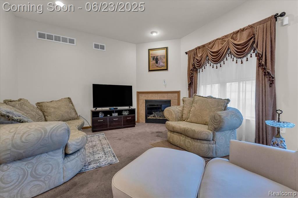 417 E BERNHARD Avenue, Hazel Park, MI 48030 — Photo 8