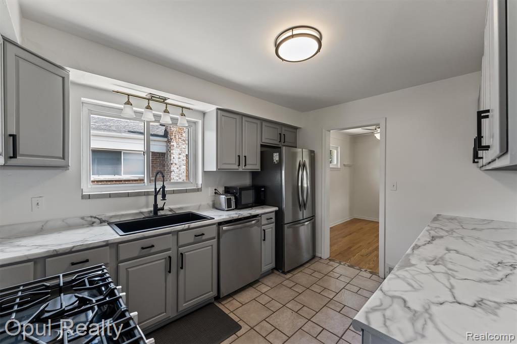 7799 Gary Avenue, Westland, MI — Photo 2