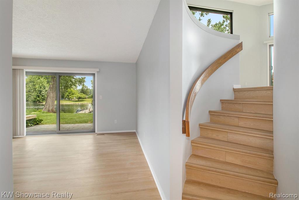 983 ARTDALE, White Lake, MI 48383 — Photo 6