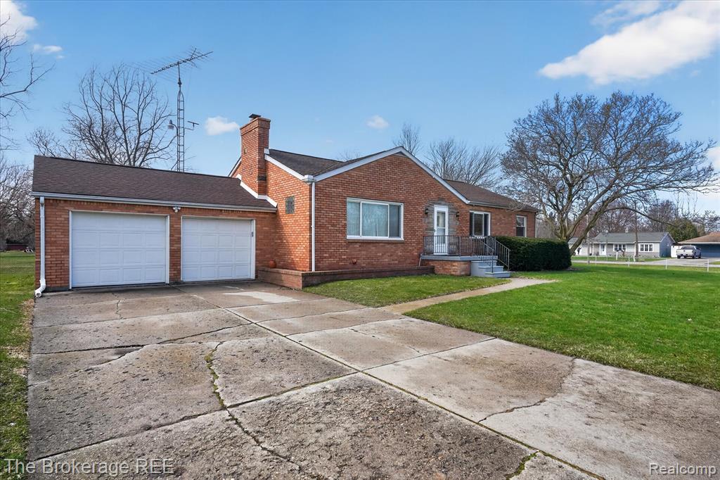 4224 Potter Road, Burton, MI 48509 — front exterior
