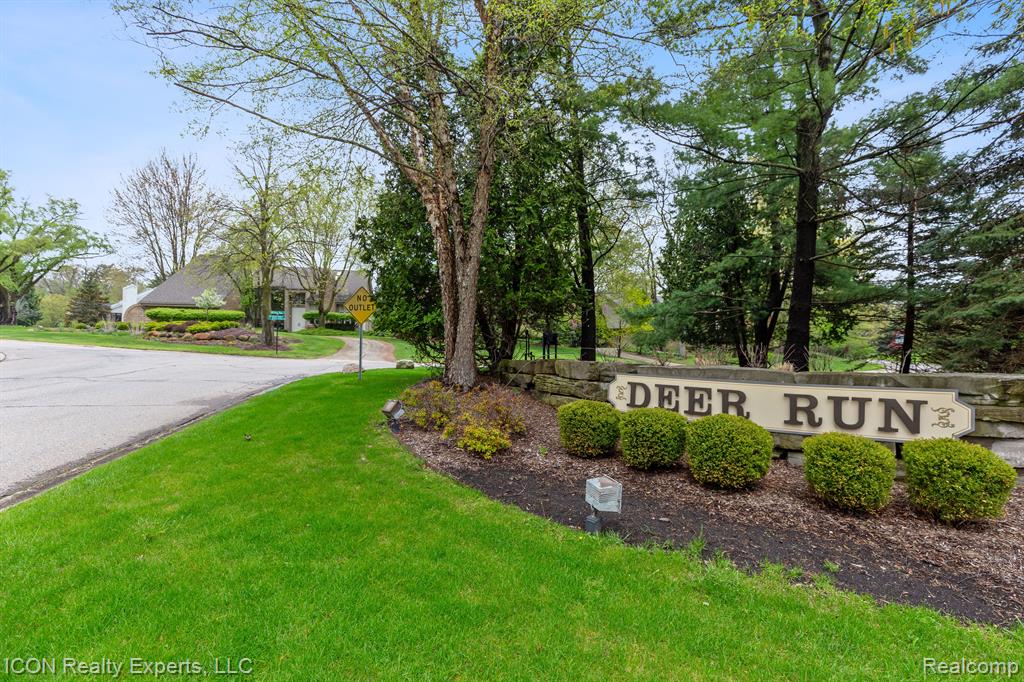 5215 DEER RUN Circle, Orchard Lake Village, MI 48323 — Photo 70