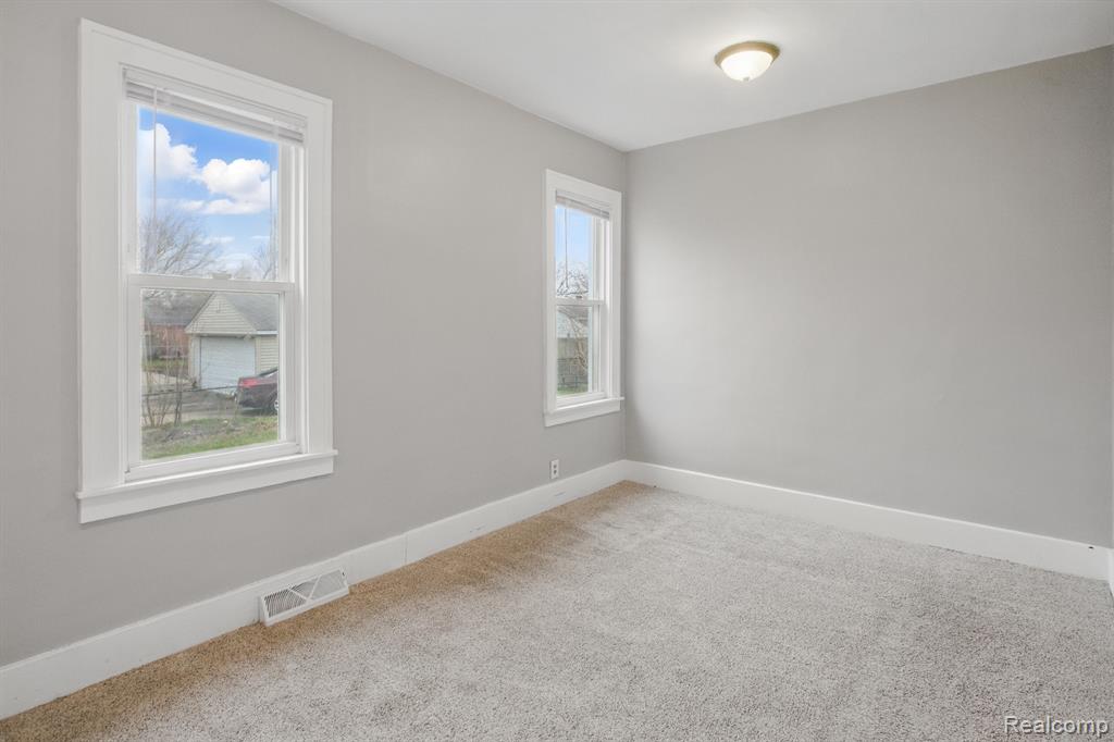 880 WHITE Avenue, Lincoln Park, MI 48146 — Photo 32