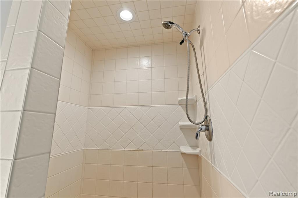 80442 WOODRIDGE Lane, Romeo, MI 48065 — Photo 17
