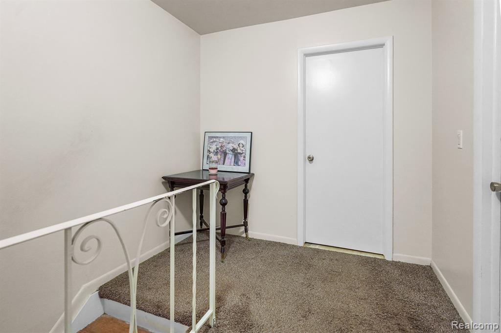475 FOX HILLS Drive N, Bloomfield Hills, MI 48304 — Photo 9