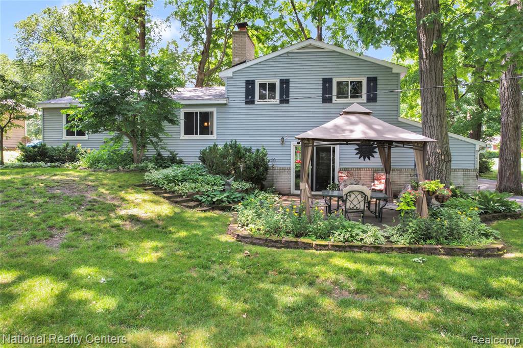 1521 Thread Valley, Holly, MI 48442 — Photo 11