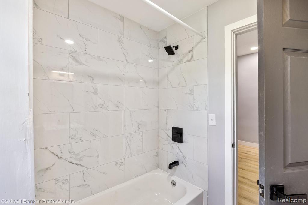 635 HAGUE-2W Street, Detroit, MI 48202 — Photo 21