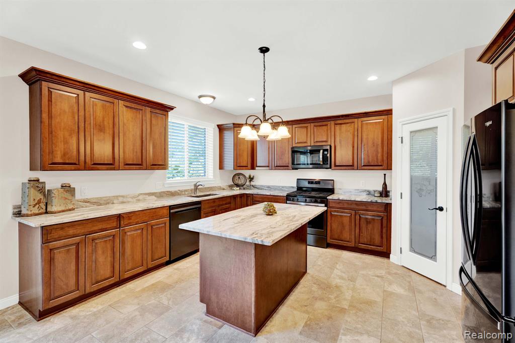 50093 Oakbrooke Drive, New Baltimore, MI 48047 — Photo 24
