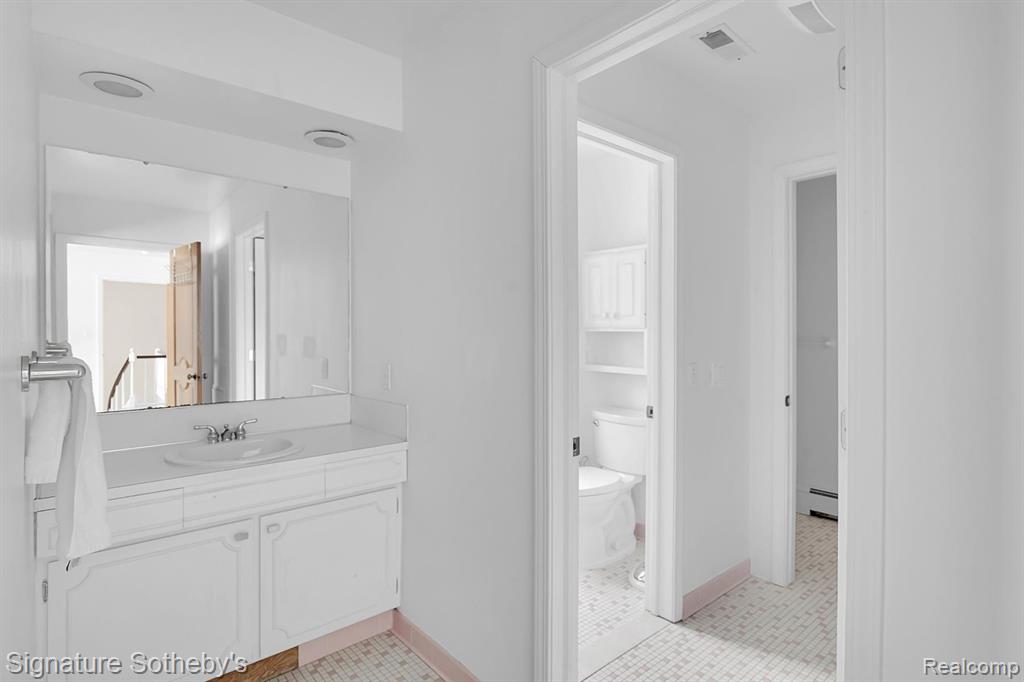 2224 LAKE ANGELUS Shores, Lake Angelus, MI 48326 — Photo 32