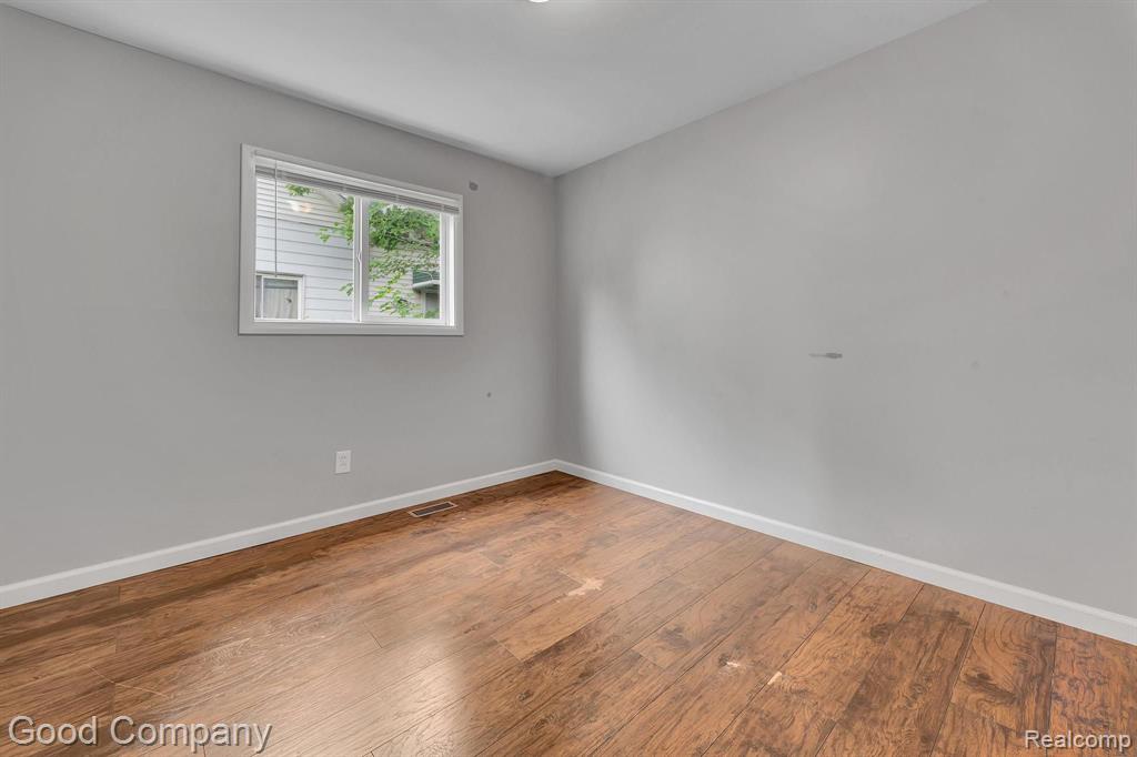 46 W MAPLEDALE Avenue, Hazel Park, MI 48030 — Photo 15