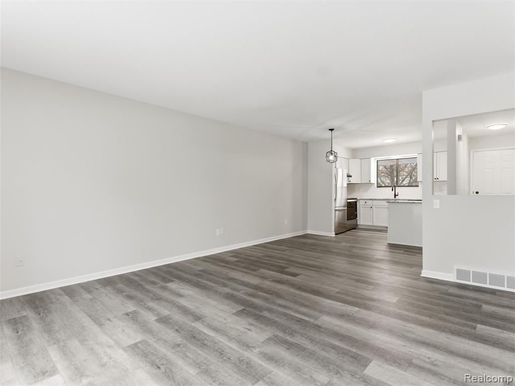 25927 New Forest Court, New Baltimore, MI — Photo 11