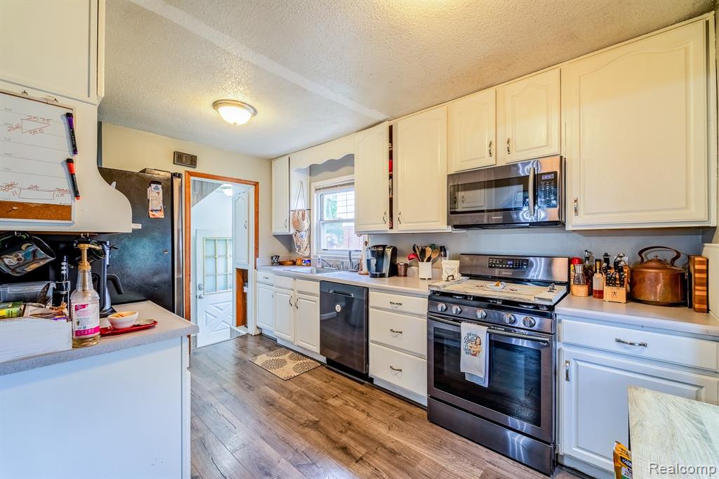 706 WHITE Avenue, Lincoln Park, MI 48146 — Photo 22