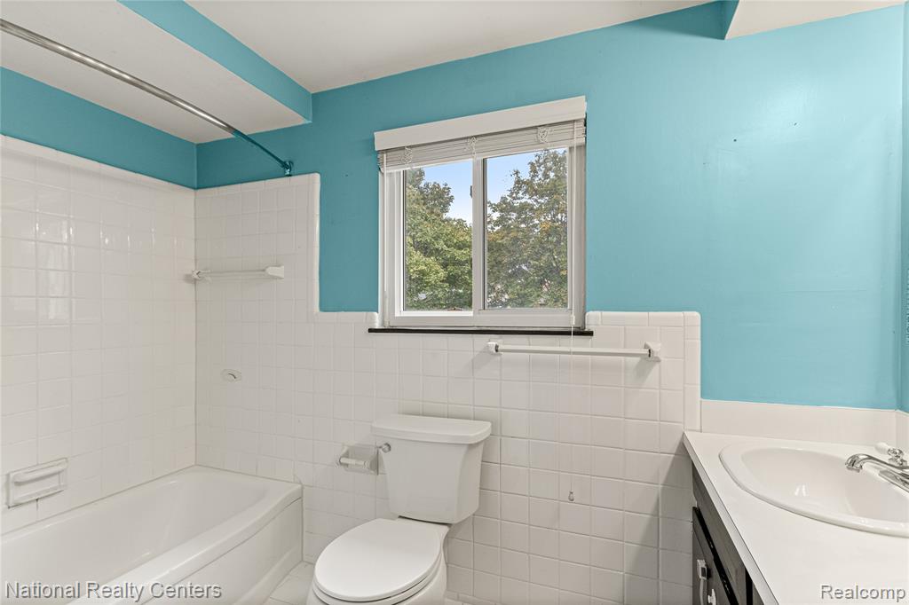 4303 Auburn Drive, Royal Oak, MI 48073 — Photo 18