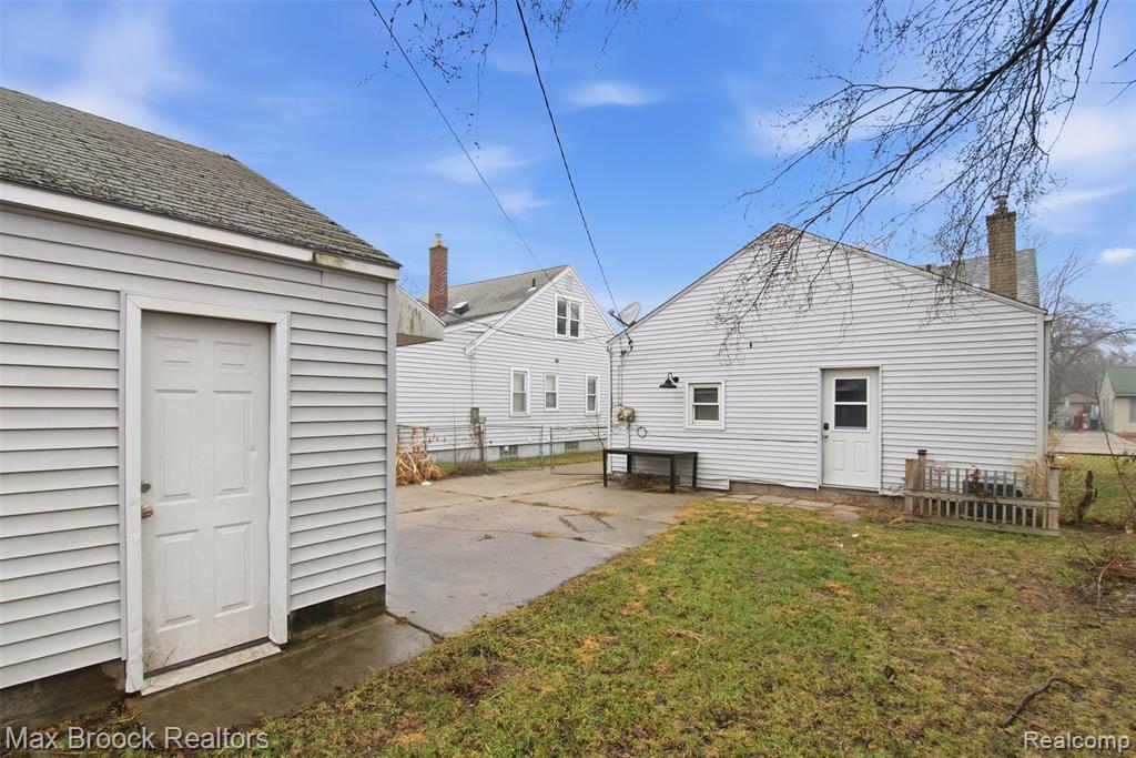 1448 E HARRY Avenue, Hazel Park, MI 48030 — Photo 4